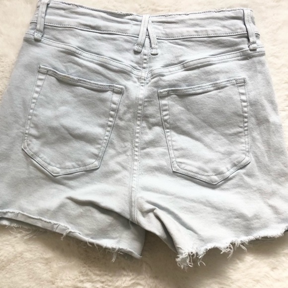 GOOD AMERICAN CUT OFF SHORTS IN BABY BLUE SIZE 0/25 Trendy Stylish CONTEMPORARY - Picture 2 of 9